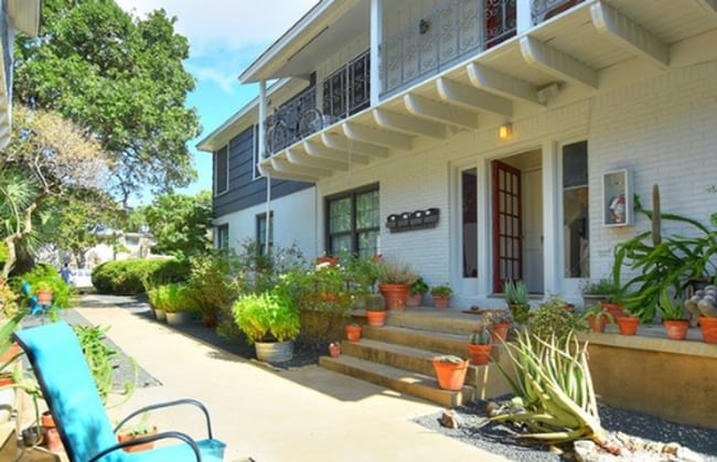 Building Photo - Charming 2-bedroom, 1-bathroom apartment!