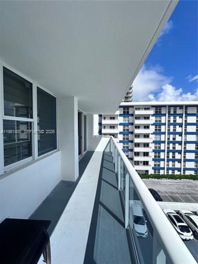 Building Photo - 3140 S Ocean Dr