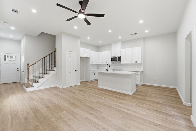 Building Photo - 4354 Clover St