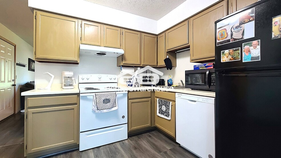 Building Photo - 708 8th St N