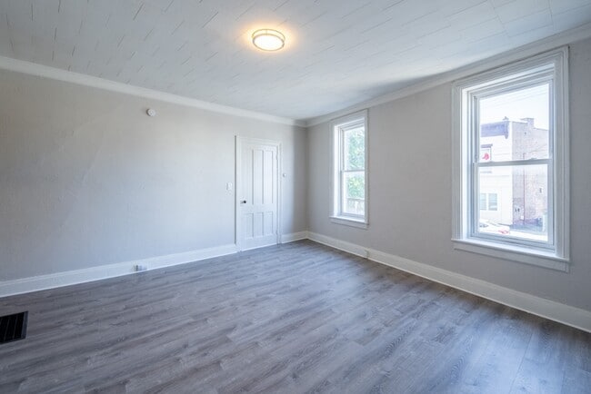 Building Photo - 1210 5th Ave