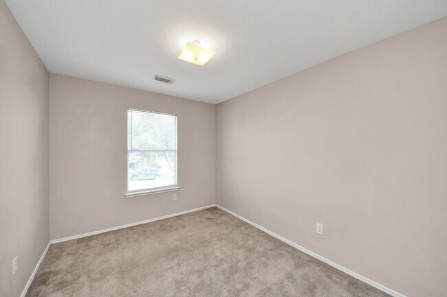 Building Photo - 3919 Vauxhall Dr S