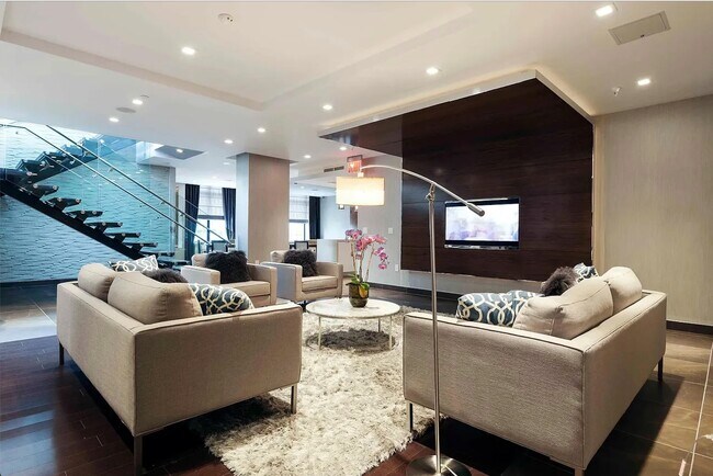 Building Photo - 110 1st St