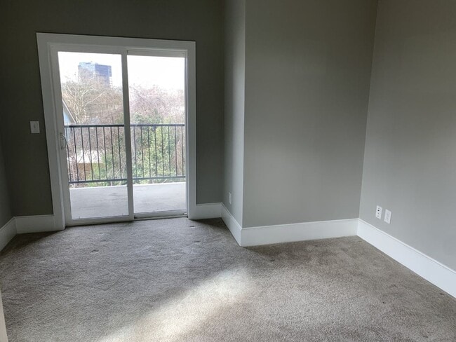 Building Photo - BEAUTIFUL TOWNHOMES IN MIDTOWN