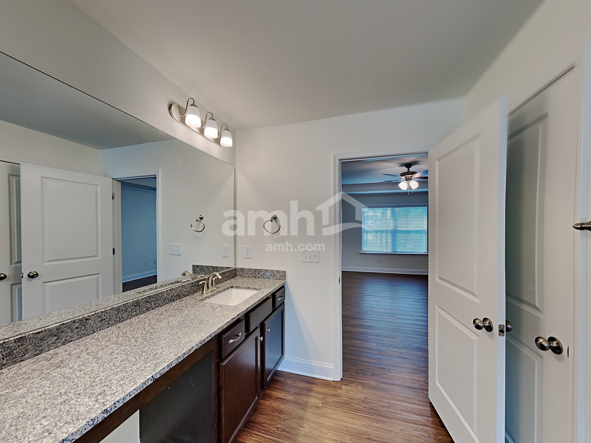Building Photo - 5075 Hudson Vly Dr