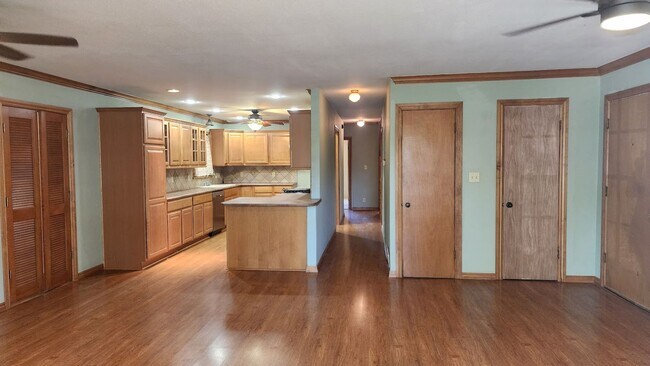 Building Photo - 3 Bed 1.5 Bath in the Coronado Heights 2nd Addn NW OKC