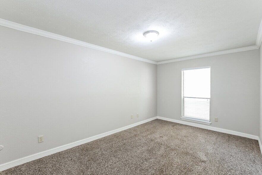 Building Photo - 2719 Killdeer Ln