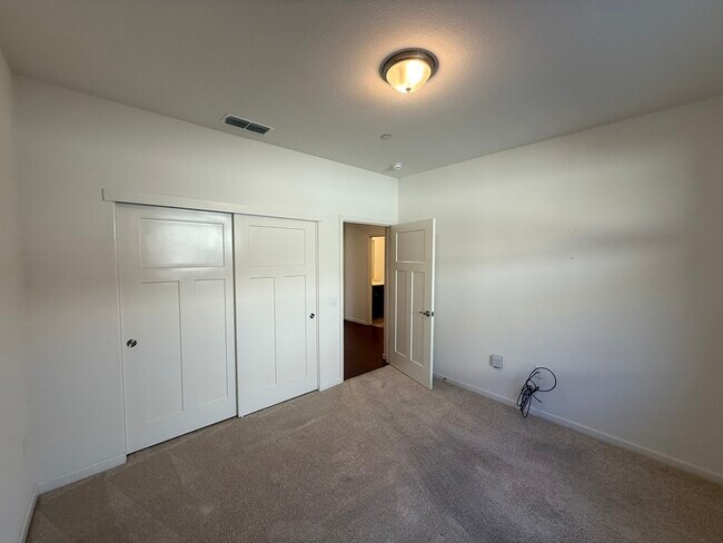 Building Photo - 7428 Bch Pne Wy