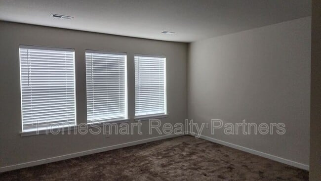 Building Photo - 340 Fox Ln