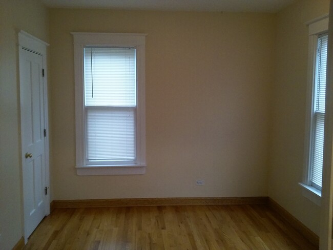 Building Photo - 407 S Hough St