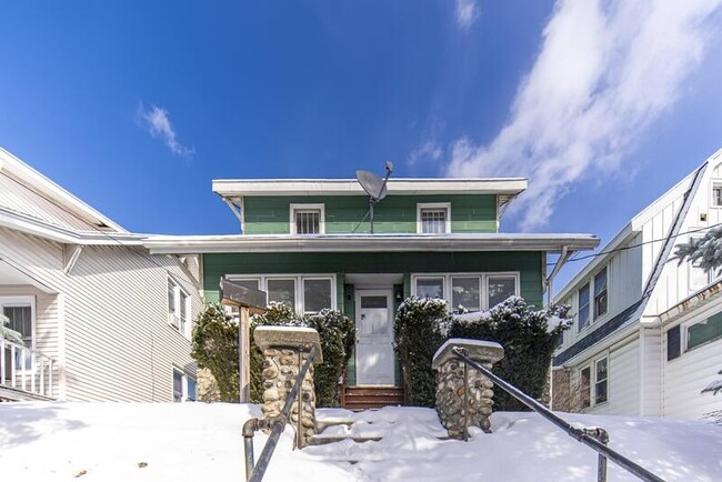 Building Photo - 645 Pawling Ave