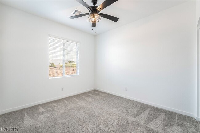 Building Photo - 5730 Sky Pointe Dr