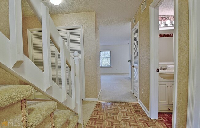 Building Photo - 72 Cobblestone Creek