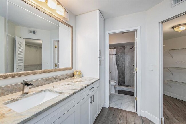 Building Photo - 11642 Hidden Hollow Cir