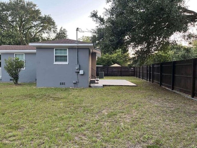 Building Photo - 2143 Shrimp St