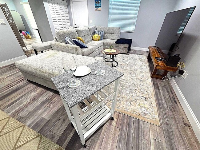 Building Photo - 5105 Tangerine Ave S