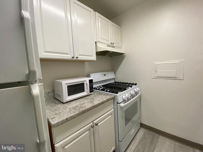 Building Photo - 301 Beauregard St