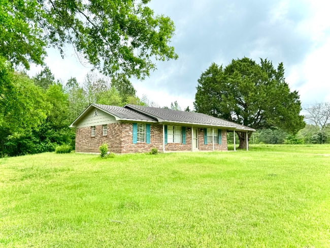 Building Photo - 358 Center Rd
