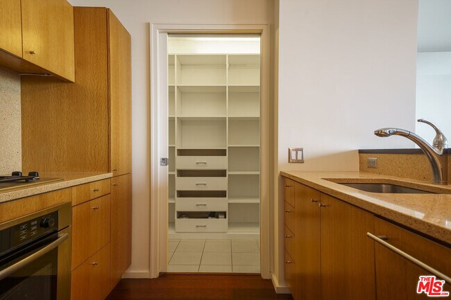 Building Photo - 1155 S Grand Ave