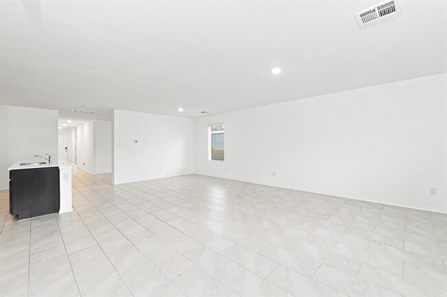 Building Photo - 2304 Bleecker St