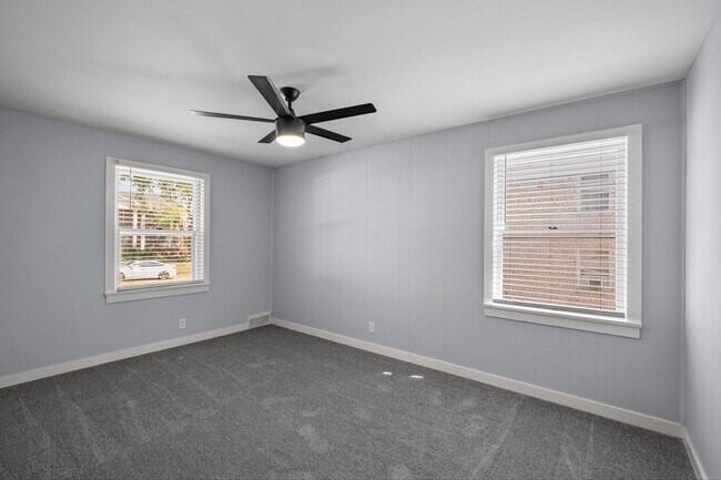 Building Photo - 621 Highland Park Dr