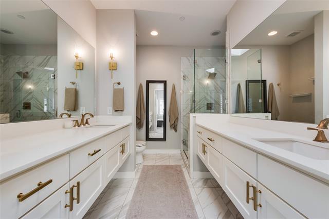 Building Photo - 2107 Bennett Ave