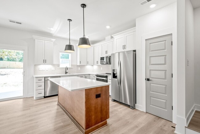 Building Photo - Bright & Modern New Construction Townhome ...