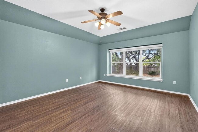 Building Photo - 516 Carismatic Ln