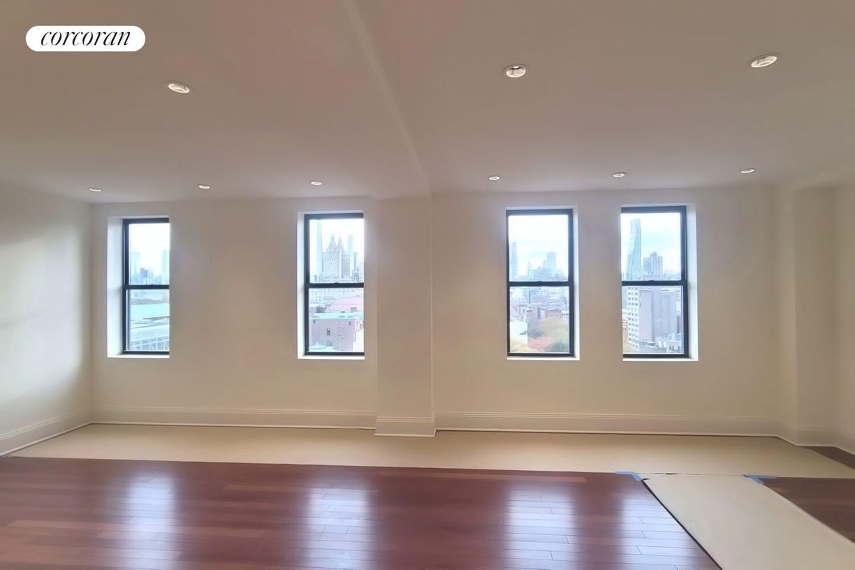 Building Photo - 45 W 81st St