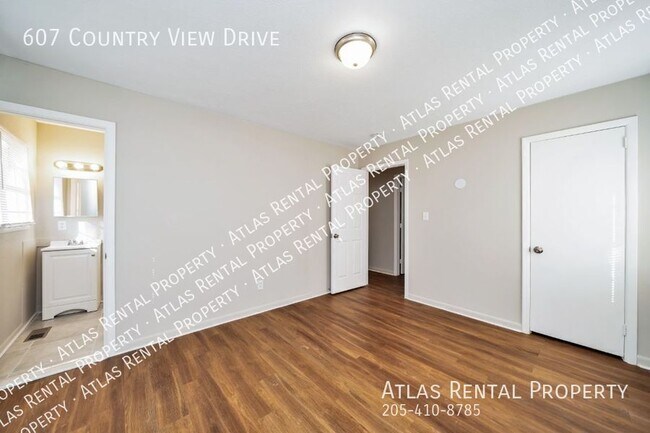 Building Photo - 607 Country View Dr NE