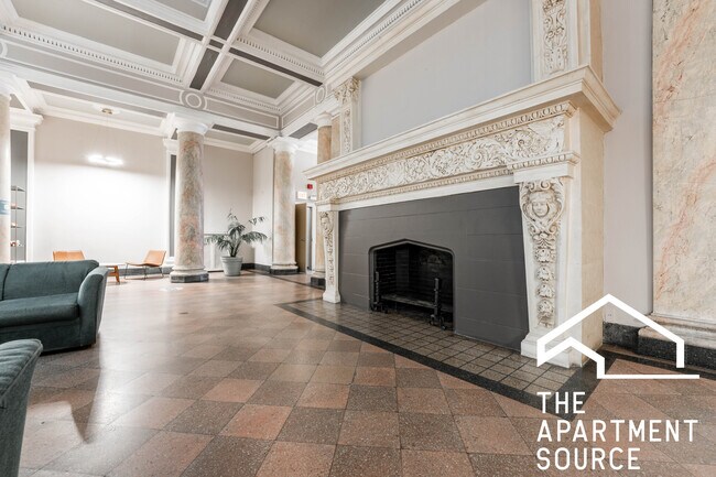 Building Photo - 540 W Briar Pl