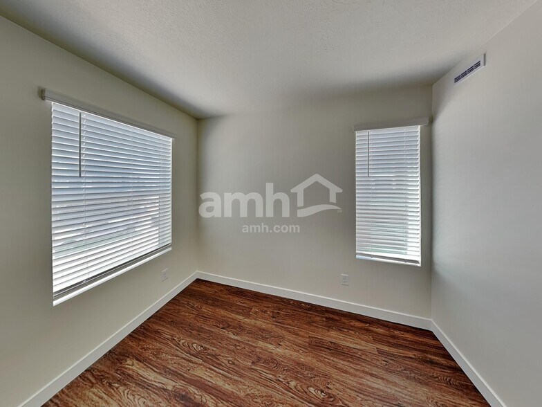 Building Photo - 8964 S John Annie Ln