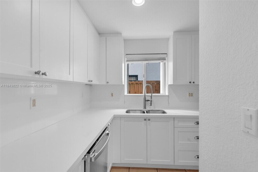 Building Photo - 3060 Matilda St