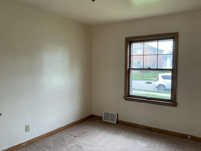 Building Photo - 2 Bedroom Single Family Home