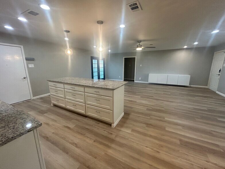 Building Photo - 5249 Dazzle Dr