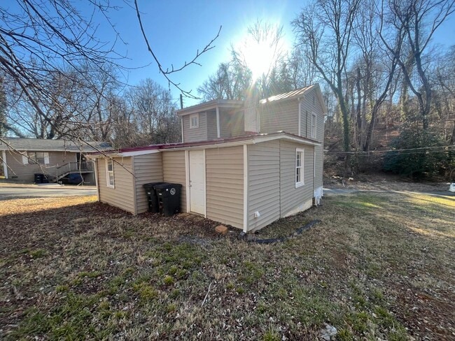 Building Photo - 800 Spring St