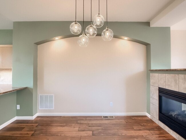 Building Photo - 2 Bedroom Townhome in Denver