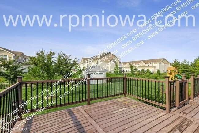 Building Photo - 5016 NE Innsbruck Dr