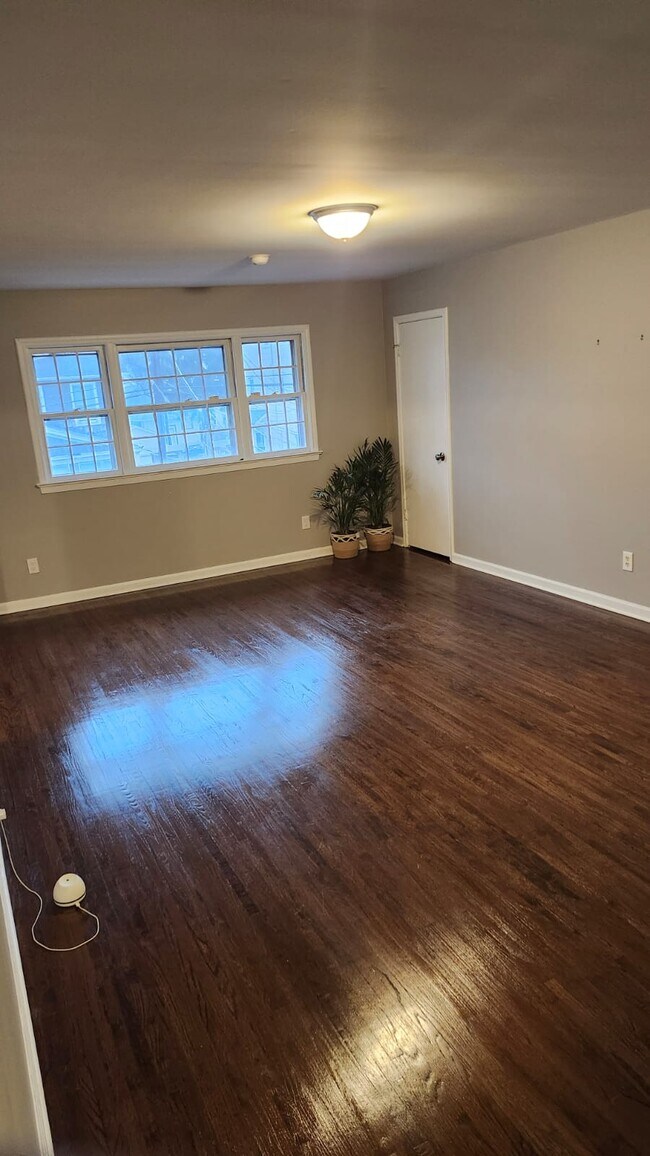 Building Photo - 17 Union Ave