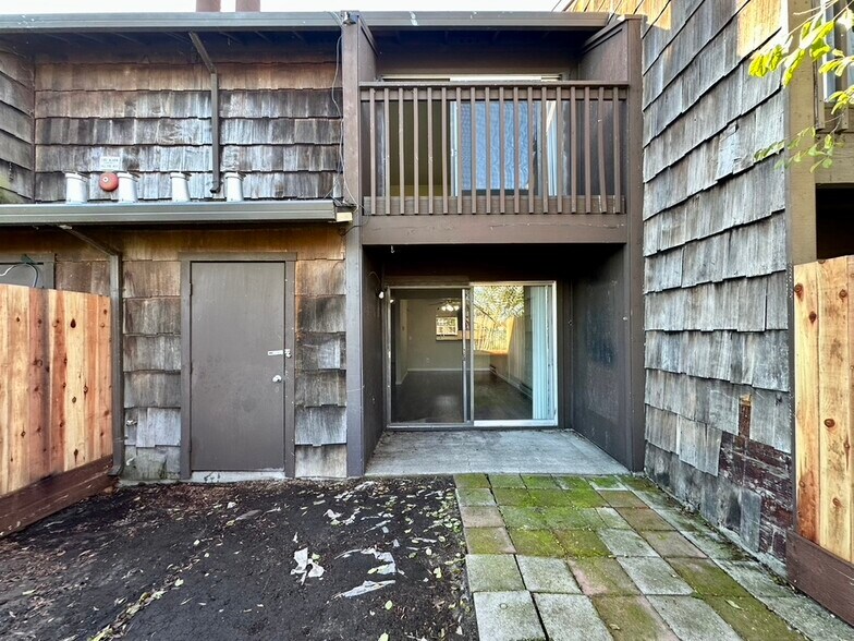 Building Photo - 1460 Parkway Dr