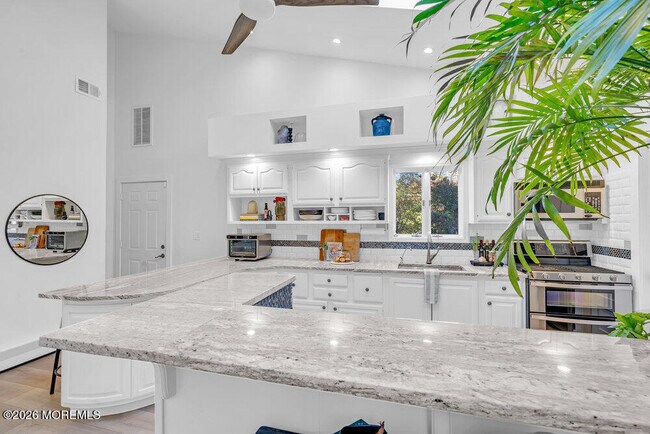 Building Photo - 17 Woods End Rd