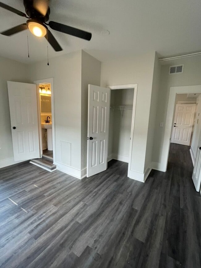 Building Photo - Corner Unit Overlooking Downtown Umatilla Granite Counters