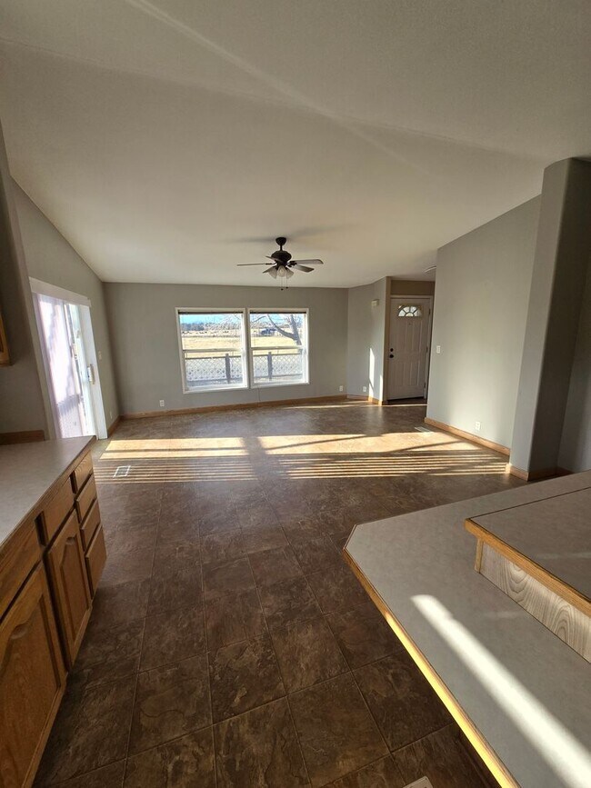 Building Photo - Beautiful Country Home, Powell Butte