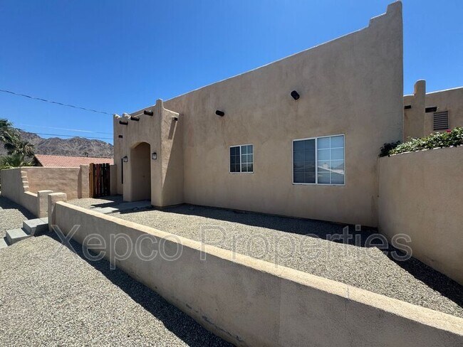 Building Photo - 53750 Avenida Alvarado