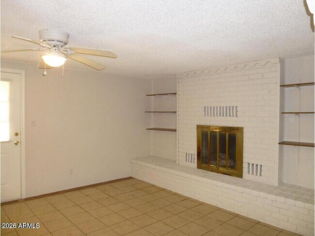 Building Photo - 946 E Loma Vista Dr