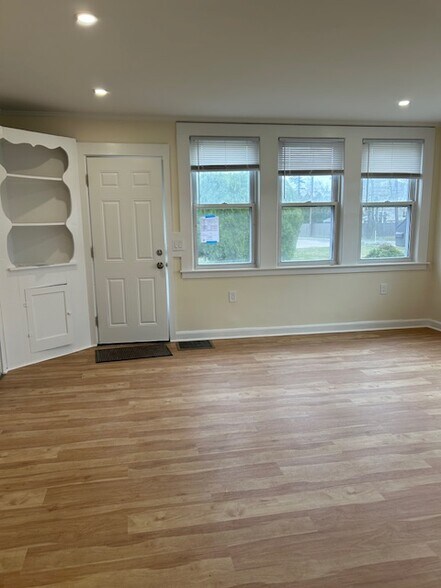 Building Photo - 409 Adams St