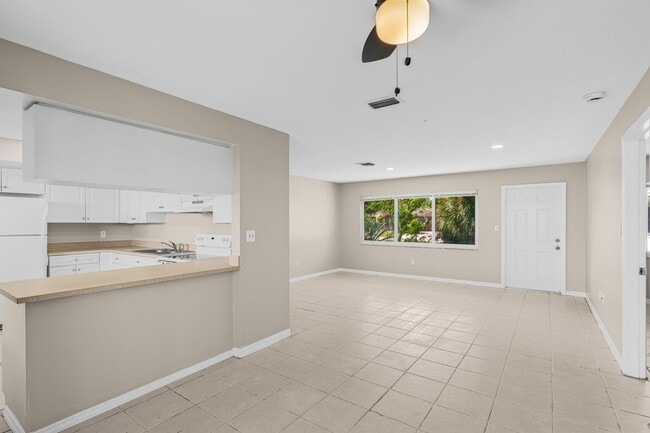 Building Photo - Apartment for rent