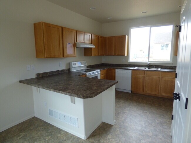 Building Photo - Spacious 3 Bedroom, 2.5 Bathroom Home in Berthoud- Easy Commuting!