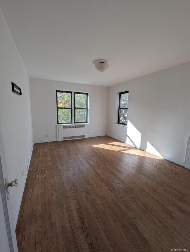 Building Photo - 2 Greenridge Ave