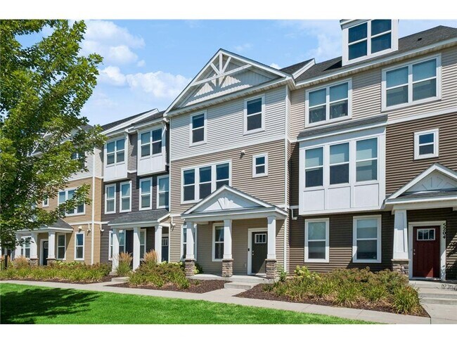 Building Photo - 5202 Hampton St NE